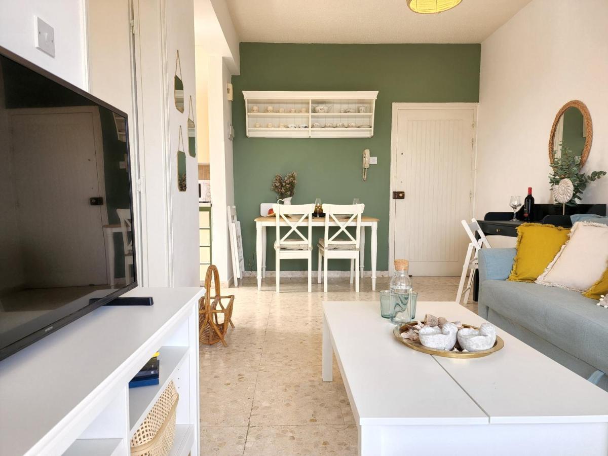 Capri Sea View One Bedroom Ларнака Экстерьер фото