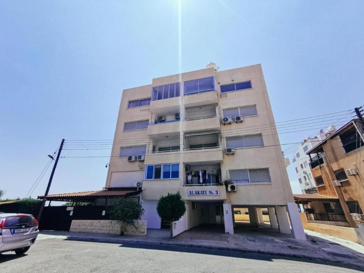 Capri Sea View One Bedroom Ларнака Экстерьер фото