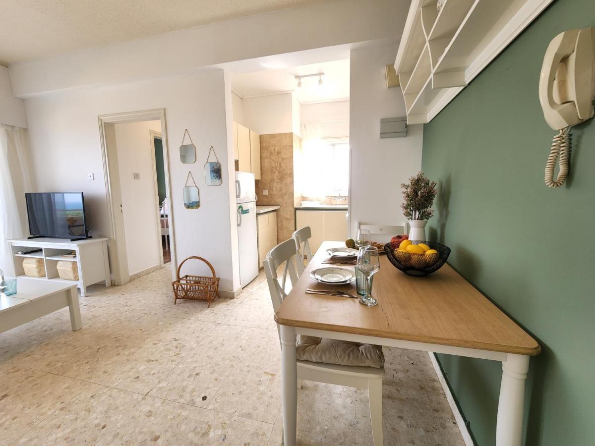 Capri Sea View One Bedroom Ларнака Экстерьер фото