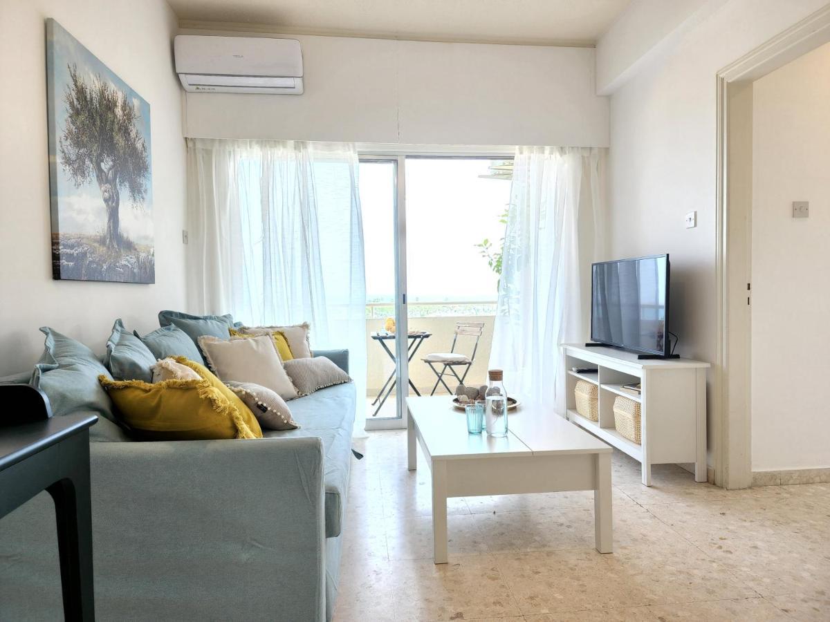 Capri Sea View One Bedroom Ларнака Экстерьер фото